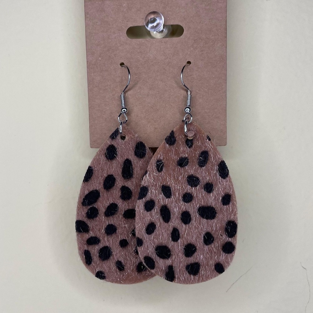 3/15 EARRINGS NWT ADD 3 TO BUNDLE